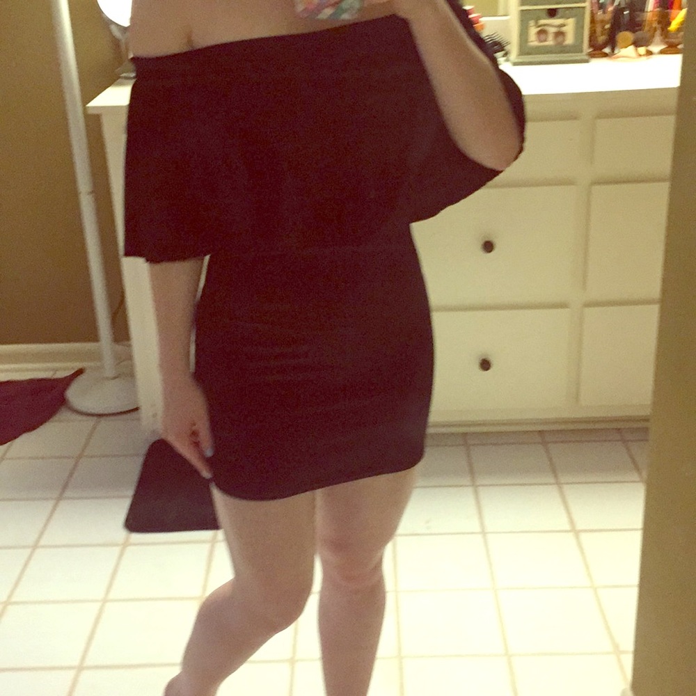 Black off shoulder velvet mini dress